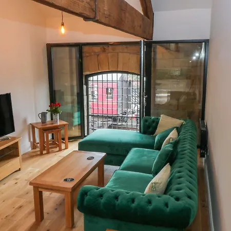 Repton Engine Shed 펜션 *