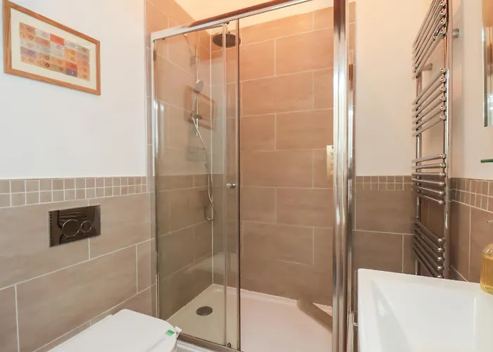 Nyaraló Repton Engine Shed *